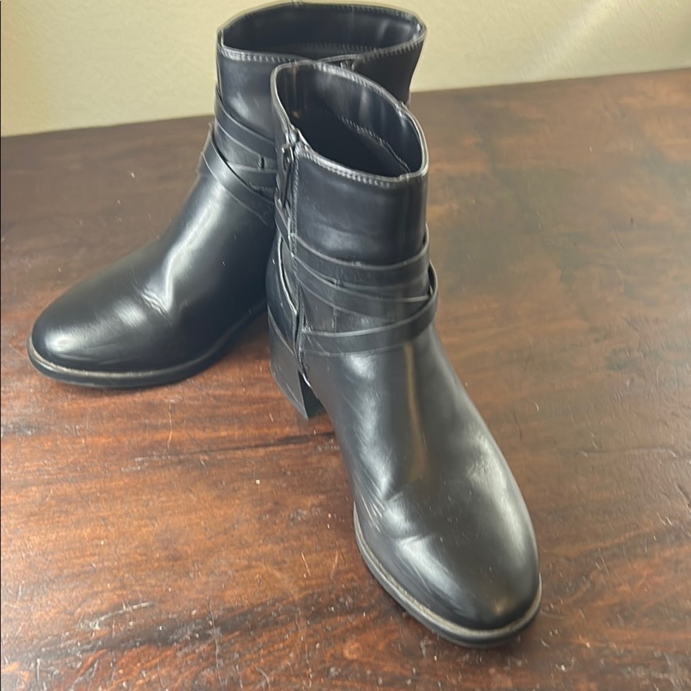 Soda Black Ankle Booties with Classic Design Sz9